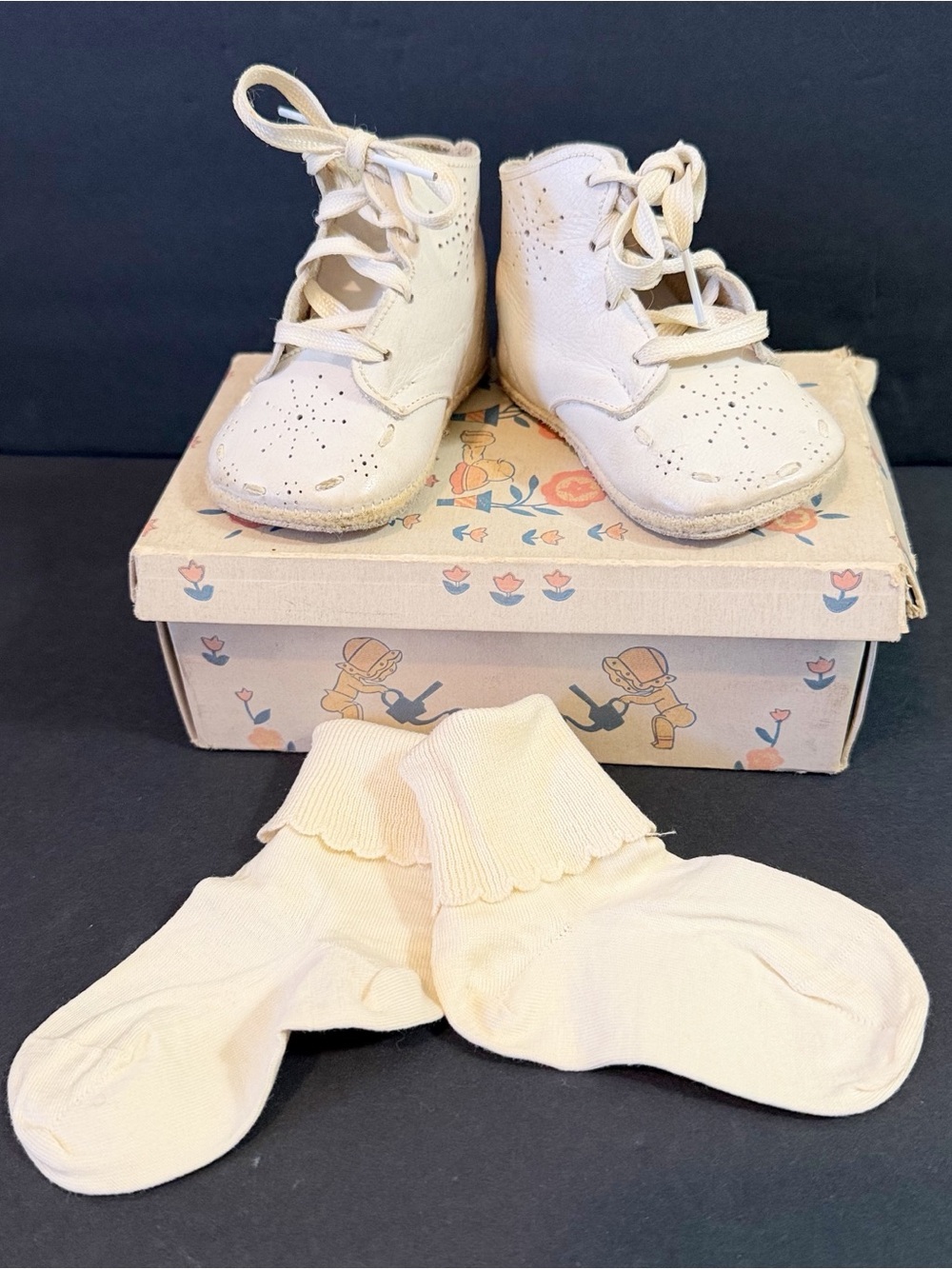 Vintage Montgomery Ward White Baby Shoes Original Box 1960’s Sz 0 Classic Socks